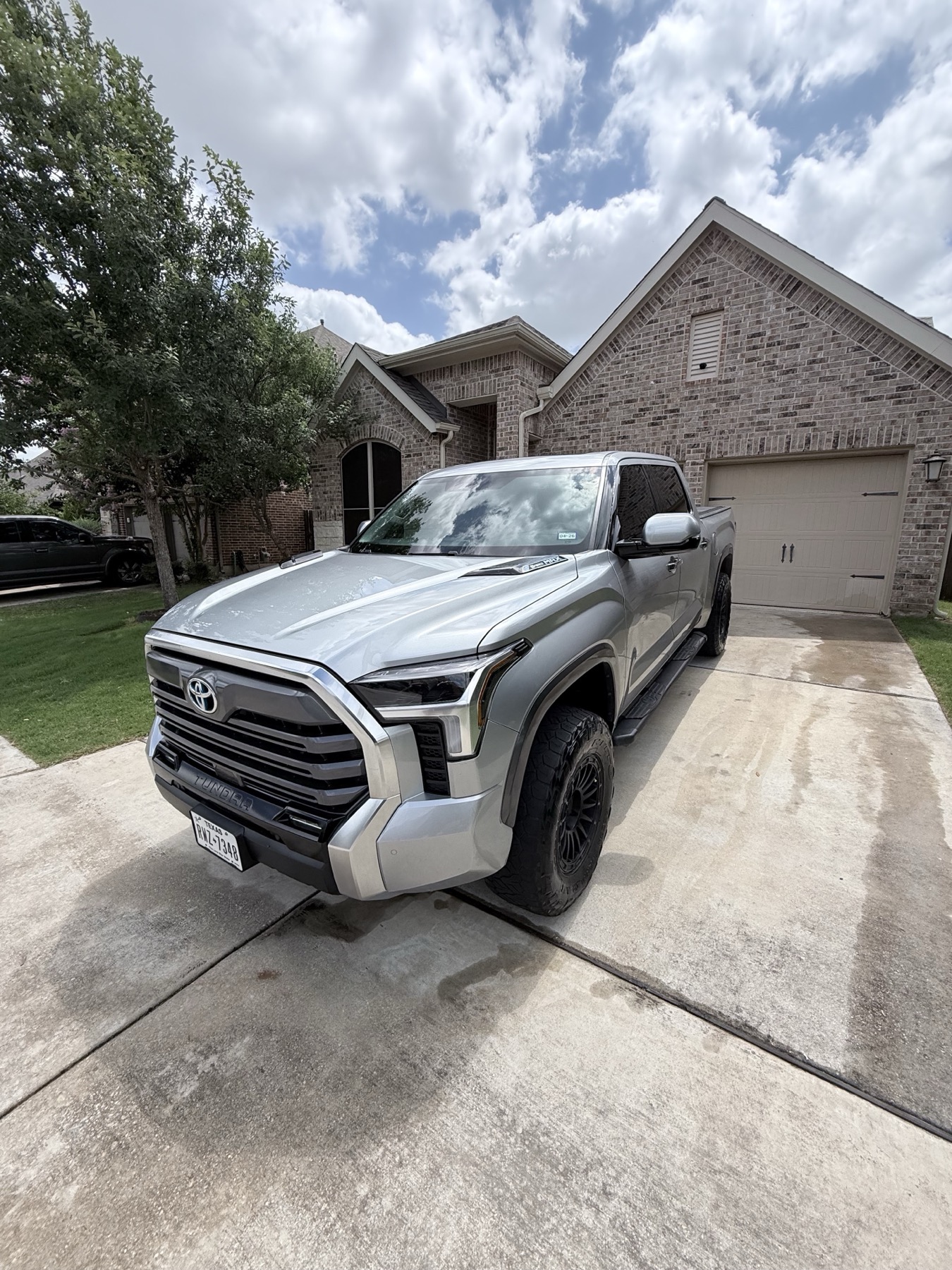 Toyota Tundra after premium mobile truck detail in Central Texas